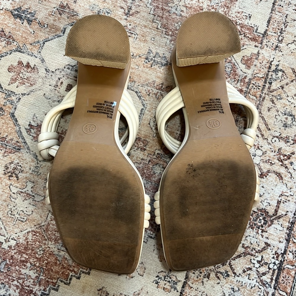 Block Heel Samdals - Picture 6 of 7